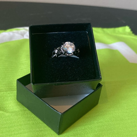 Ring - Picture 4 of 10